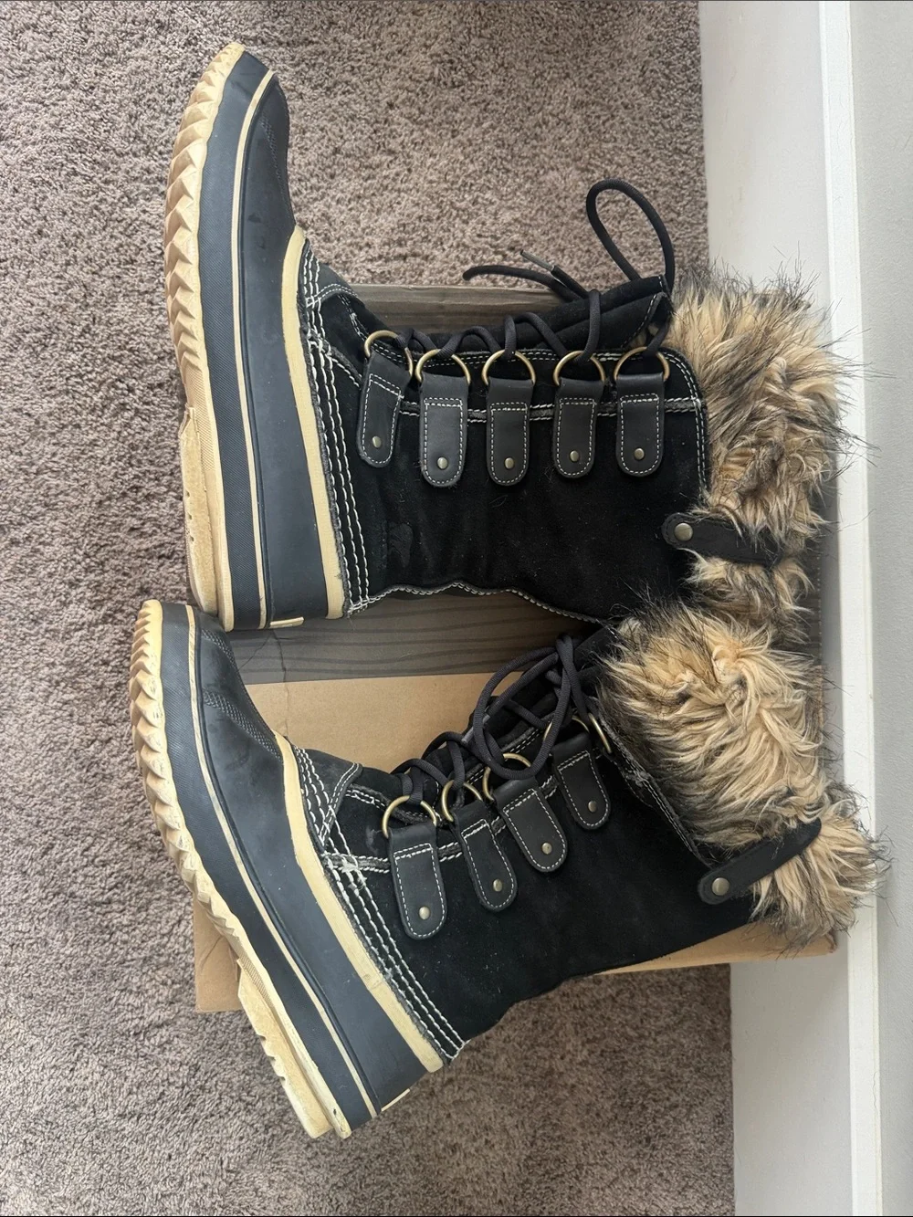 Sorel tall lace